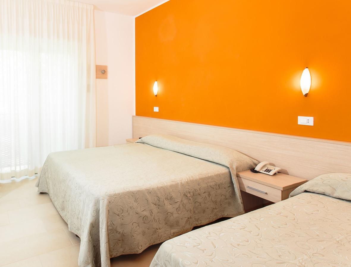 Hotel Villa Ombrosa มิลาโน แมริตทิมา ภายนอก รูปภาพ